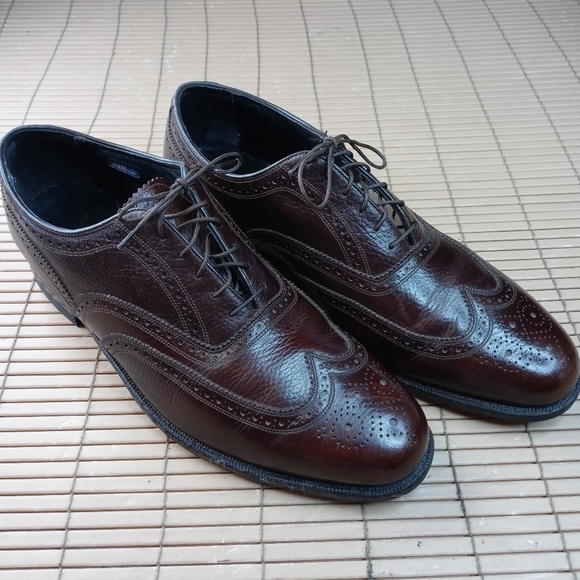 Florsheim men\'s brown leather wingtip Oxford shoe. Sz 10 EEE. Great condition. 3 main image 10